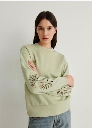 Свитшот с вышивкой на флисе
