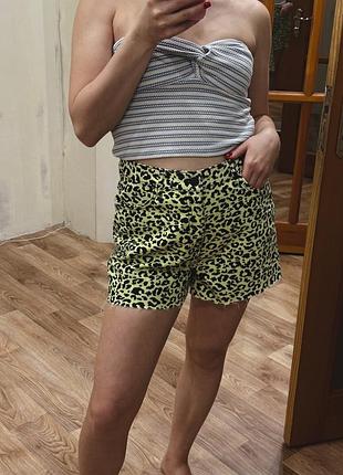 Жіночий шорти