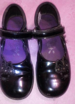 Чепурненькі черевички для принцеси clarks розмір 10 устілка 19см