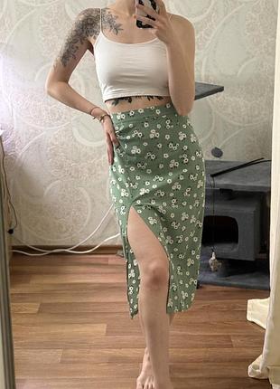 Спідниця з квітковим принтом міді