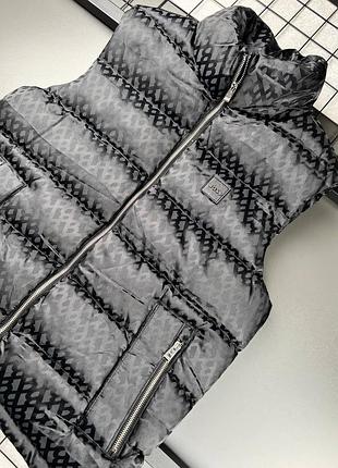 Розпродаж жилетка