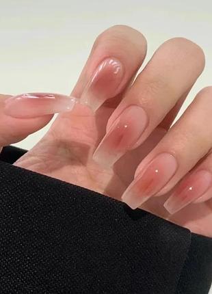 Накладні нігті нюд рожевий довгі френч із декором поцілунок із рожевим френчем
