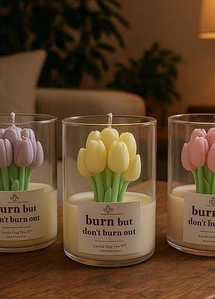 Ароматична свічка  букет тюльпанів в скляній формі