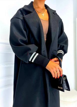 Женское очень красивое пальто 😍
в темно синем цвете, приятное на ощупь🔥