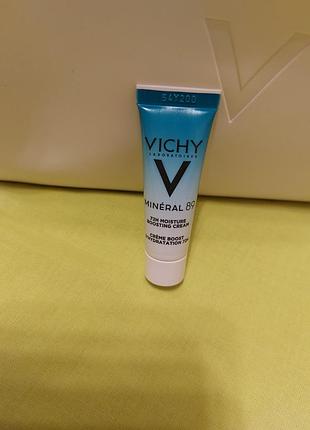 Легкий крем для всех типов кожи лица, увлажнение 72 часа vichy 3ml
54y200 - до 02.2027