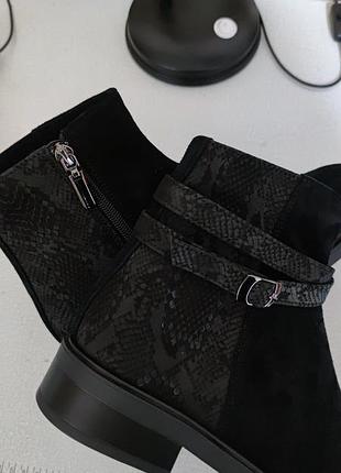Ботильоны из натуральной замши и натуральная кожа под питон
