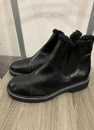 Жіночі чорні черевики челсі