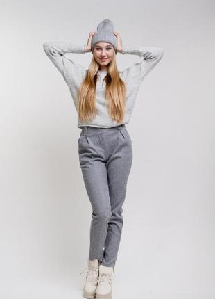 Теплые женские брюки со стрелками серые в елочку3 фото