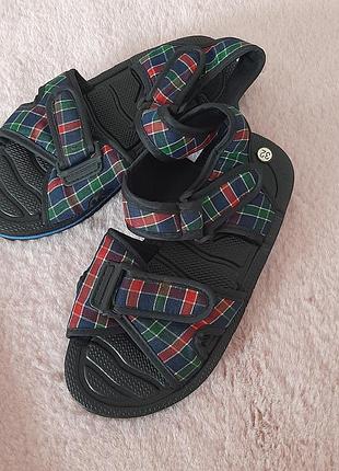 Босоніжки дитячі