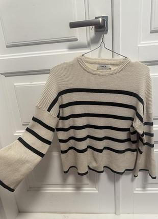 Светер в смужку