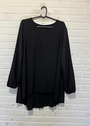 Гарна жіноча блузка блуза з подовженою плісерованою спинкою
