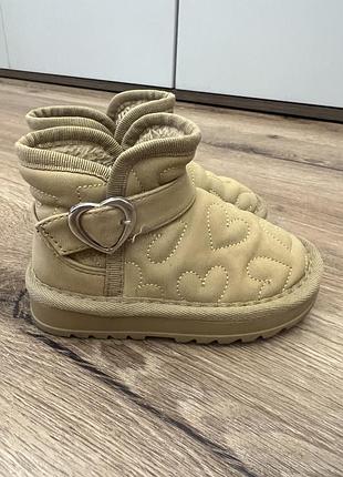 Зимові чобітки, угги