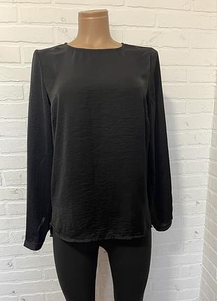 Гарненька жіноча чорна блузка блуза