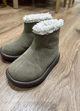 Трендові зимові черевики чобітки