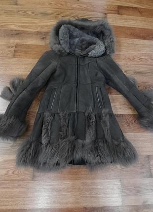 Очень теплая натуральная дубленка.зимняя куртка для девочки