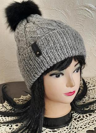 Шапочка с помпоном цвета серый меланж