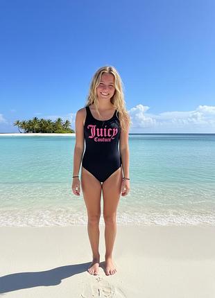 Чорний суцільний купальник