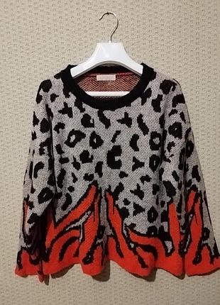 Свитер в анималистичный принт