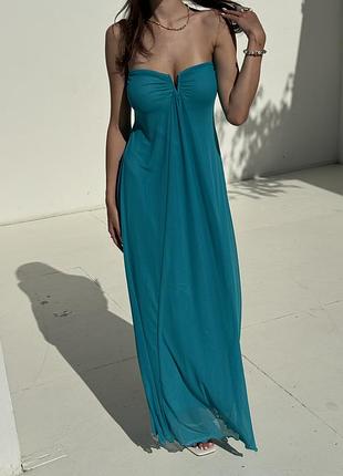 Сукня з відкритими плечима