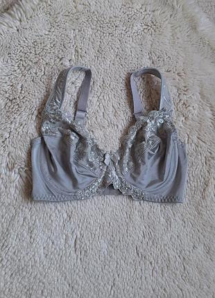 Бюстгальтер с широкими бретелями