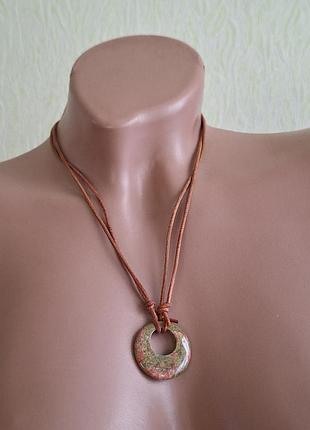 Кулон натуральный камень. шнур кожа. унакитовая яшма. колье. подвес.