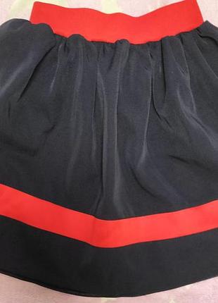 Юбка школьная ориентировочно на 8-9 лет. темно-синяя!