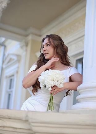 Біла сукня на розпис / весілля . в ідеальному стані, була одягнена 1 раз. тканина щільна , не просвічує. купувала за 3 750грн