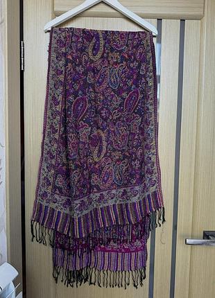 Жіночий яскравий шарф