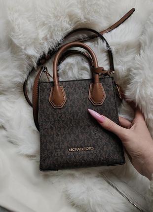 Женская компактная сумка michael kors mercer extra-small logo and leather crossbody bag 15,2*17,1*6,3 см коричневая