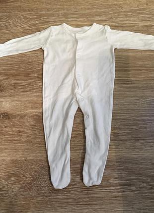 Гарний, котоновий, чоловічок, в білому кольорі, на вік 3/6 місяців, як на дівчинку, так іна хлопчика підійде, від бренду: george