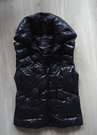 Безрукавка gaudi пухова розмір 44 (за вимірами s), стан ідеальний, немає капюшона.