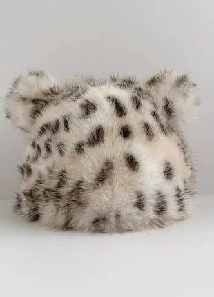 Зимняя шапка взрослая меховая с ушками белая снежный барс one size