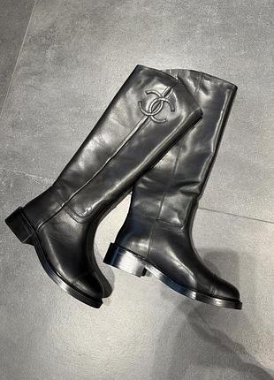 Сапоги модного дома chanel