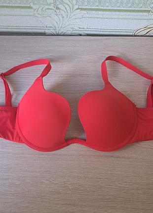 Бюст гладкий. состояние новое. размер 75в