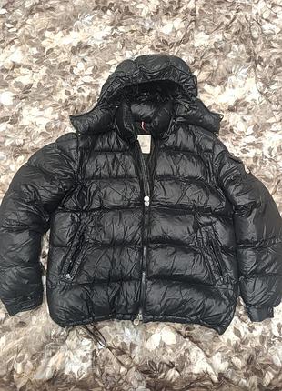 Куртка монклер черная и для девушек и для парней размер м 3500грн в очень хорошем состоянии значок монклер сканируется в оригинальной сайт есть полное видео