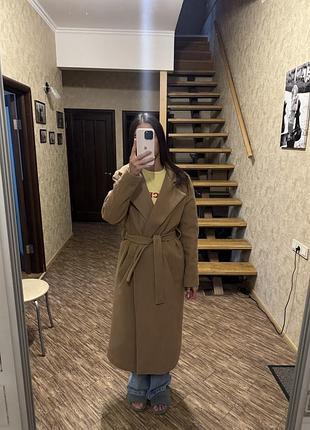 Бежевое пальто s