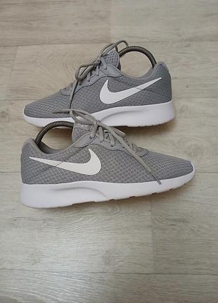 Мужские беговые кроссовки nike tanjun оригинал.