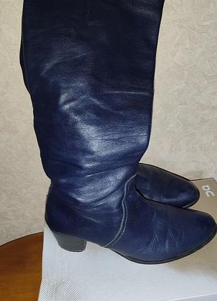 Осенние кожаные сапоги синего цвета