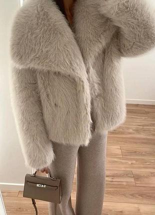 Шубка женская бежевая стильная теплая