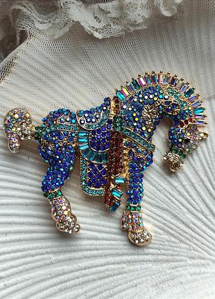Брошка " кінь" в стилі heidi daus 9 см