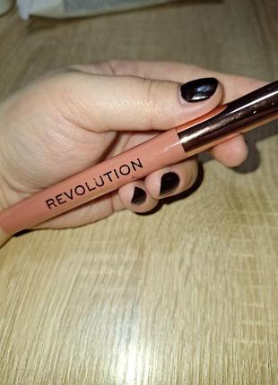 Revolution velvet kiss lip crayon heart race