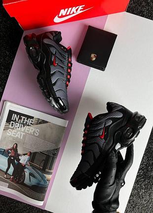 Nike air max plus grey black red