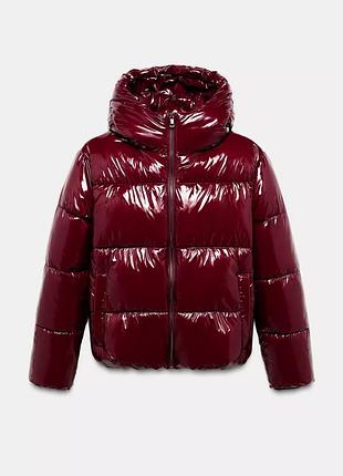 Блискуча  бордова куртка zara