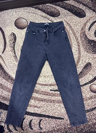 Модні джинси мом