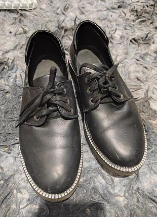 Школьные туфли на танкетке 35 размер