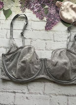 Неймовірний бюстик