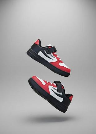 Стильні кросівки