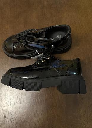 Туфлі дитячі р,33/34,38