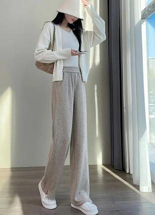 Модные бежевые брюки