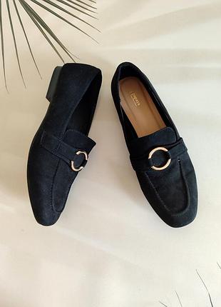 Стильные черные туфли с металлическим кольцом от papaya